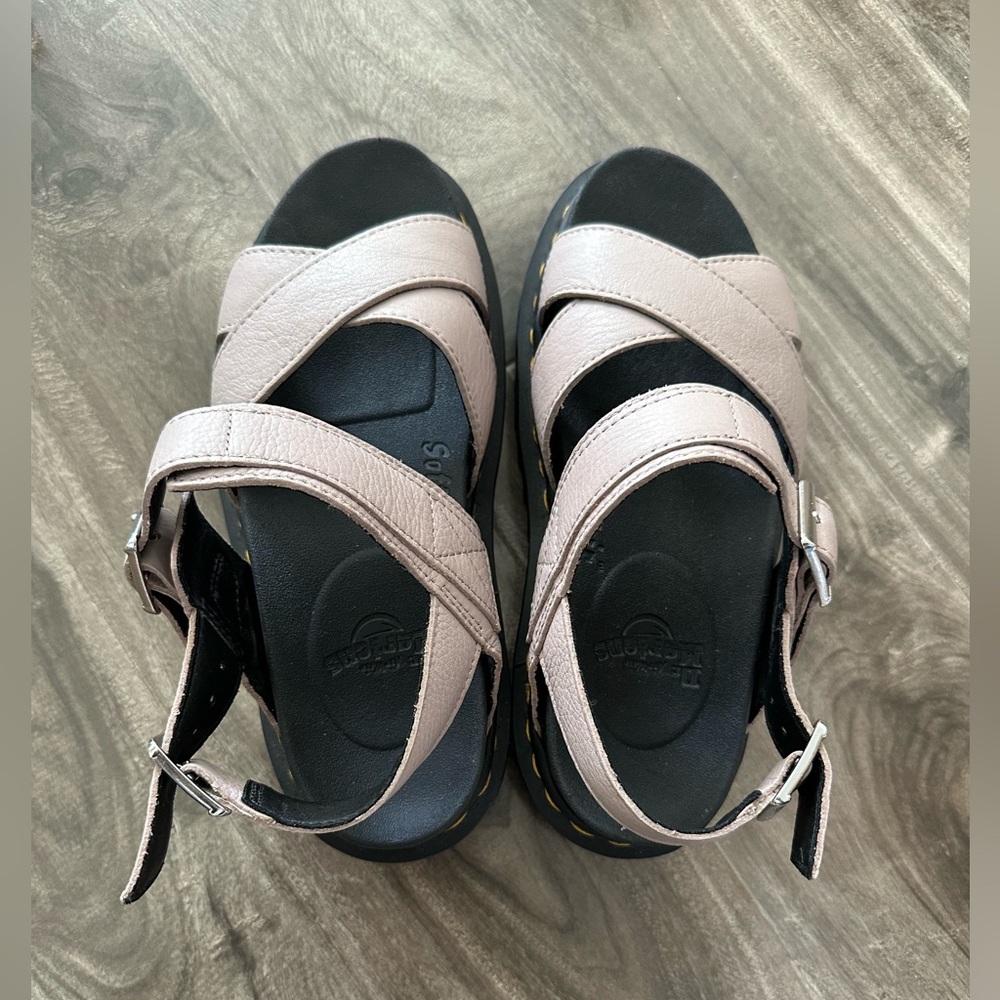Dr.Marten sandals taupe